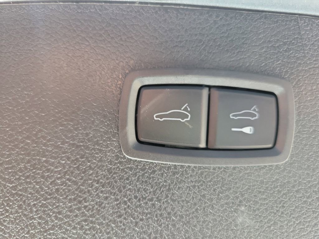 Certified 2025 Porsche Macan image 18