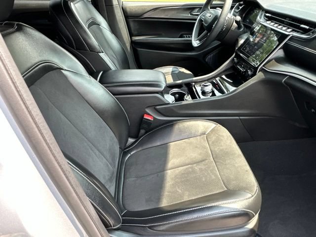 Used 2023 Jeep Grand Cherokee Altitude AWD/4WD image 27