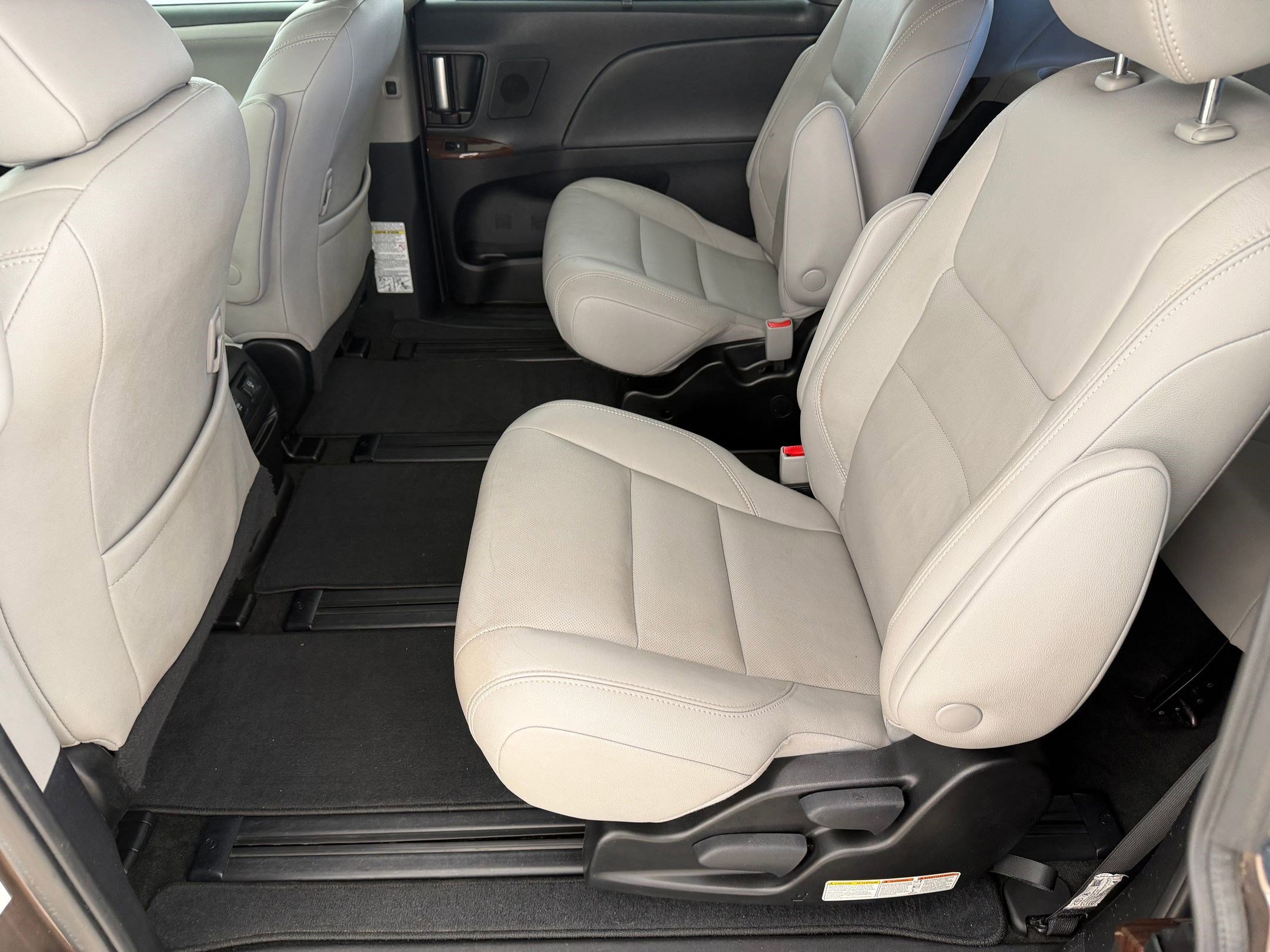 Used 2018 Toyota Sienna Limited Premium image 13