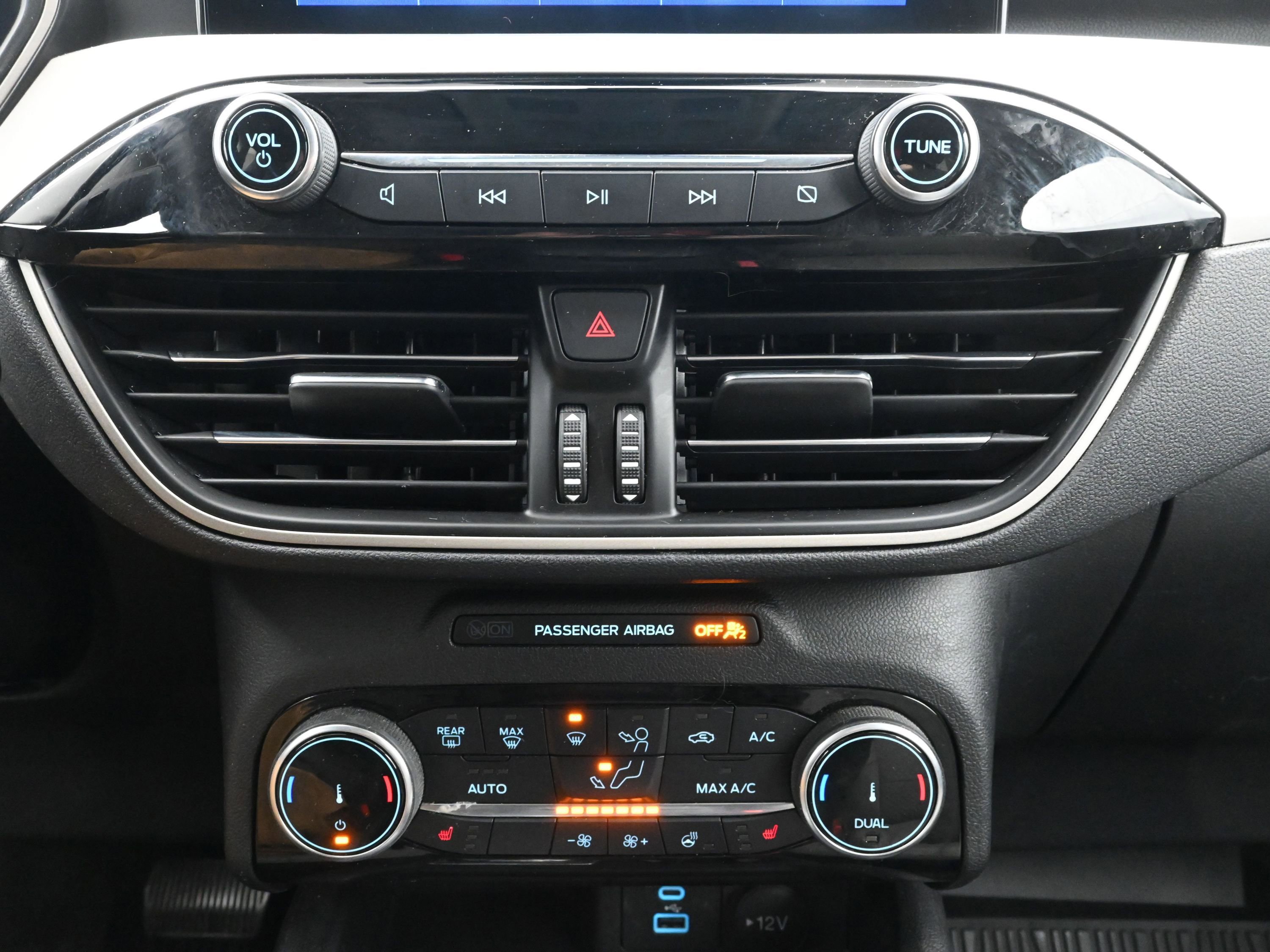 Used 2022 Ford Escape SE w/ SE Sport Appearance Package image 16