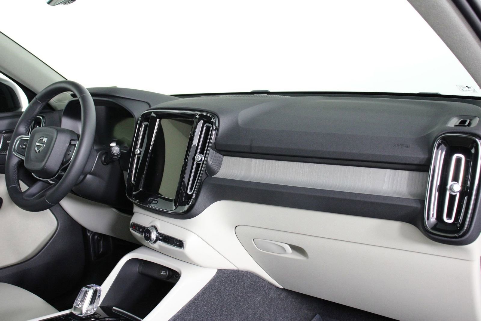 Used 2023 Volvo XC40 B5 Ultimate w/ Protection Package Premier AWD/4WD image 22