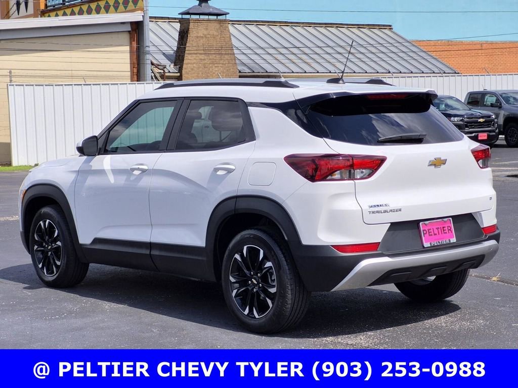 Used 2023 Chevrolet TrailBlazer LT w/ Convenience Package FWD image 4