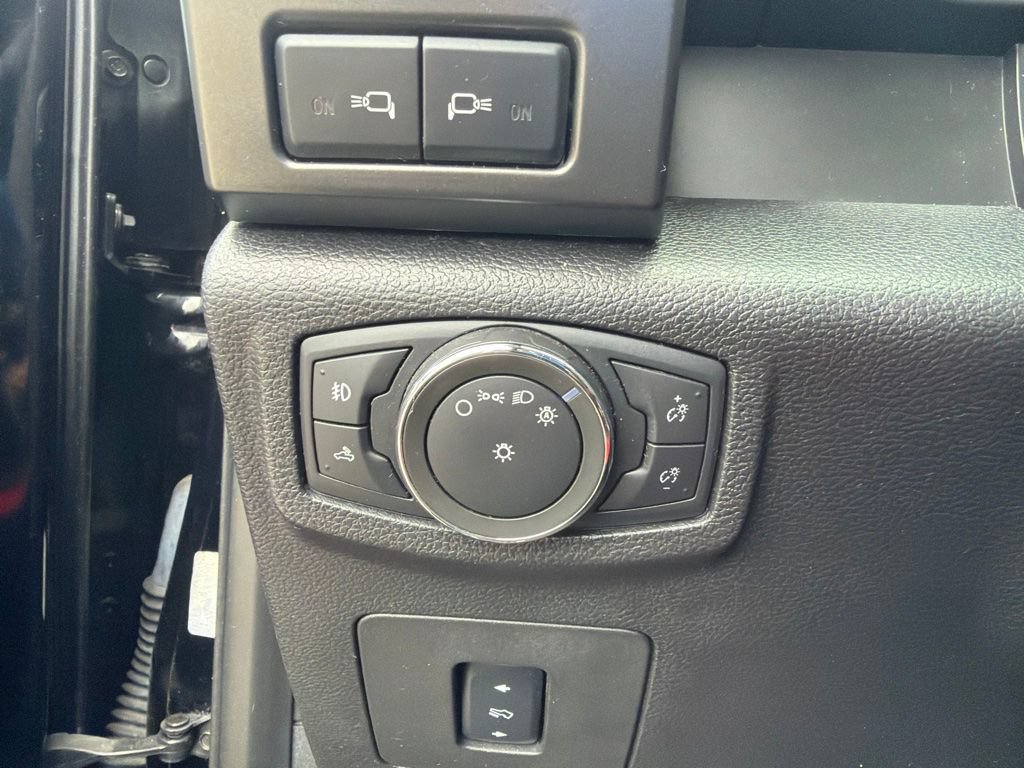 Used 2016 Ford F150 Lariat w/ Equipment Group 502A Luxury AWD/4WD image 14