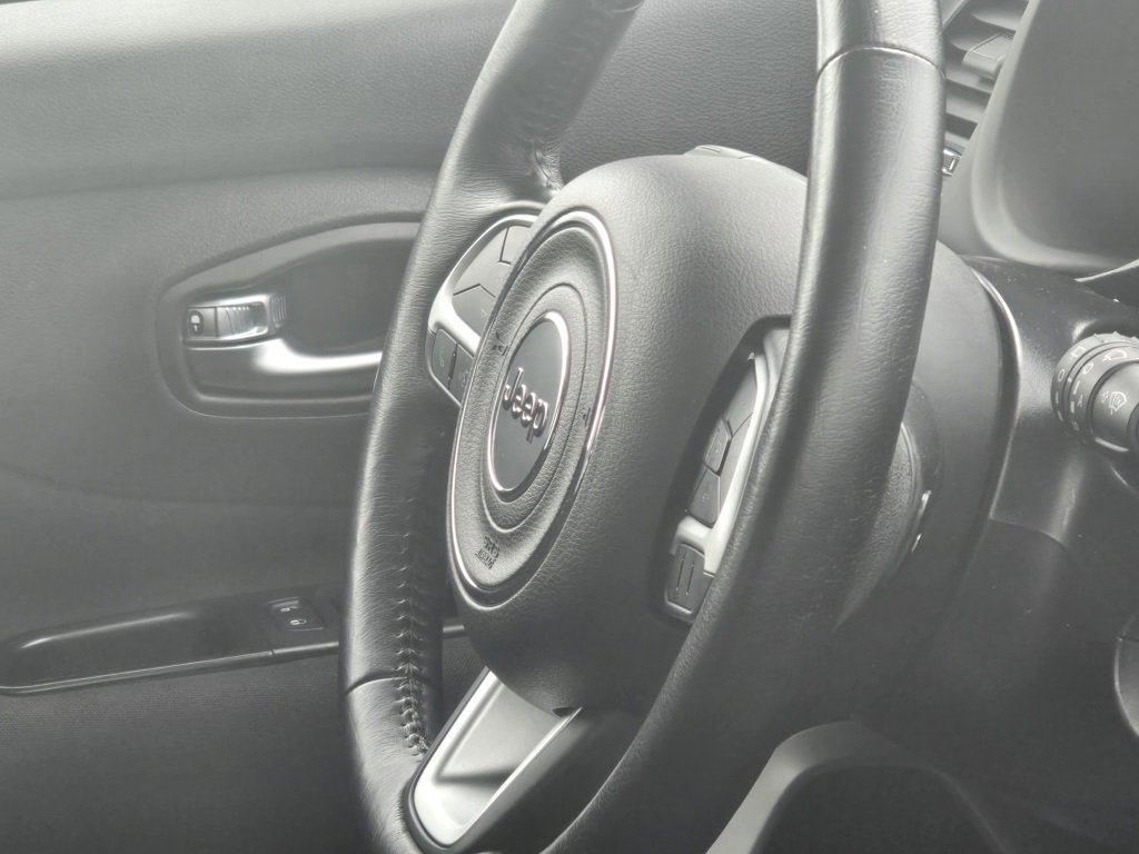 Used 2018 Jeep Renegade Latitude w/ Cold Weather Group image 19