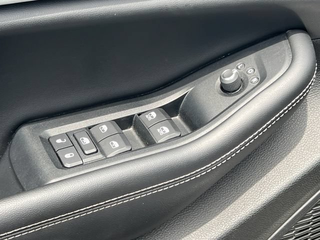 Certified 2024 Jeep Grand Cherokee Limited AWD/4WD image 17