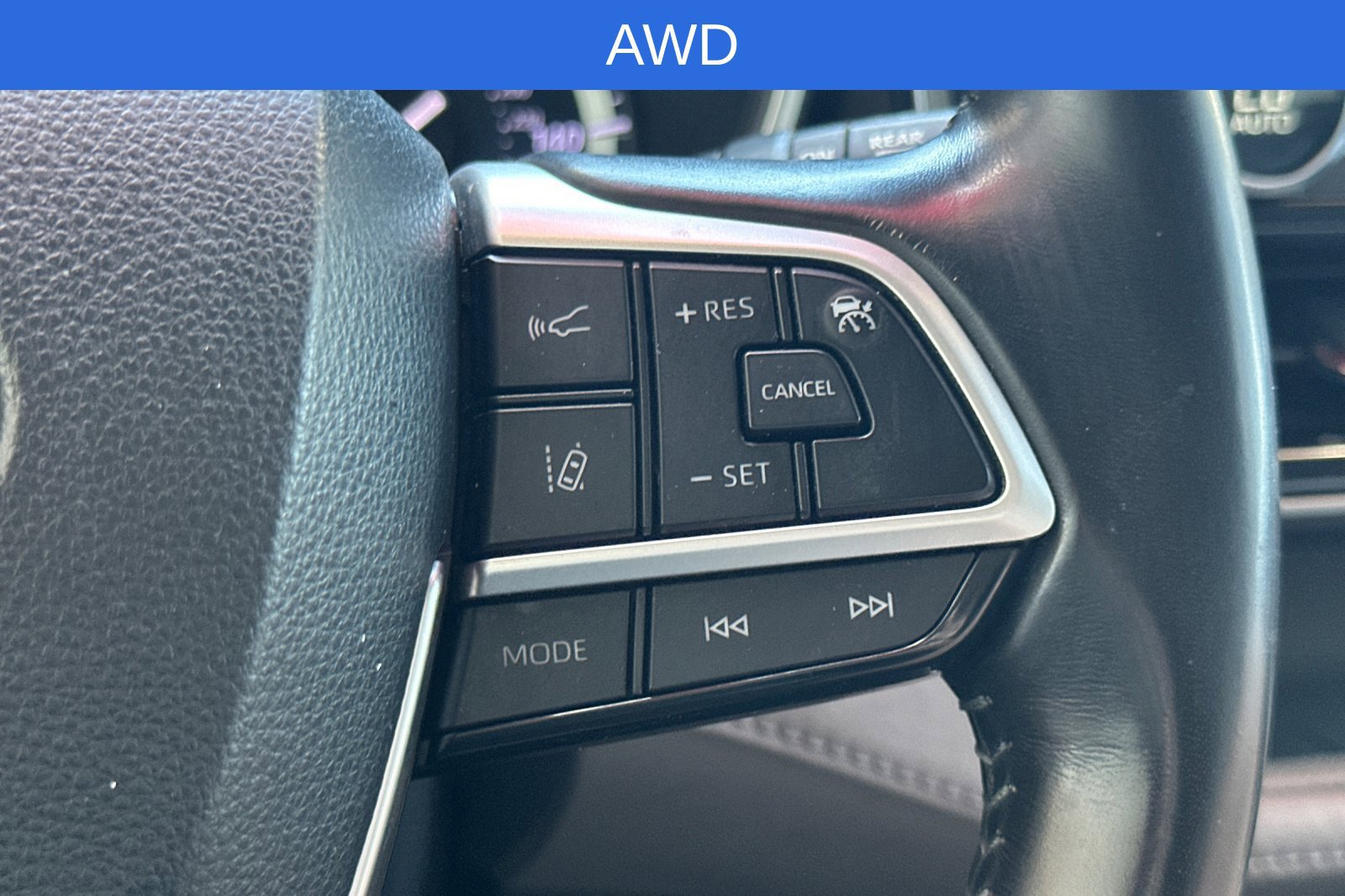 Used 2022 Toyota Highlander XLE AWD/4WD image 29