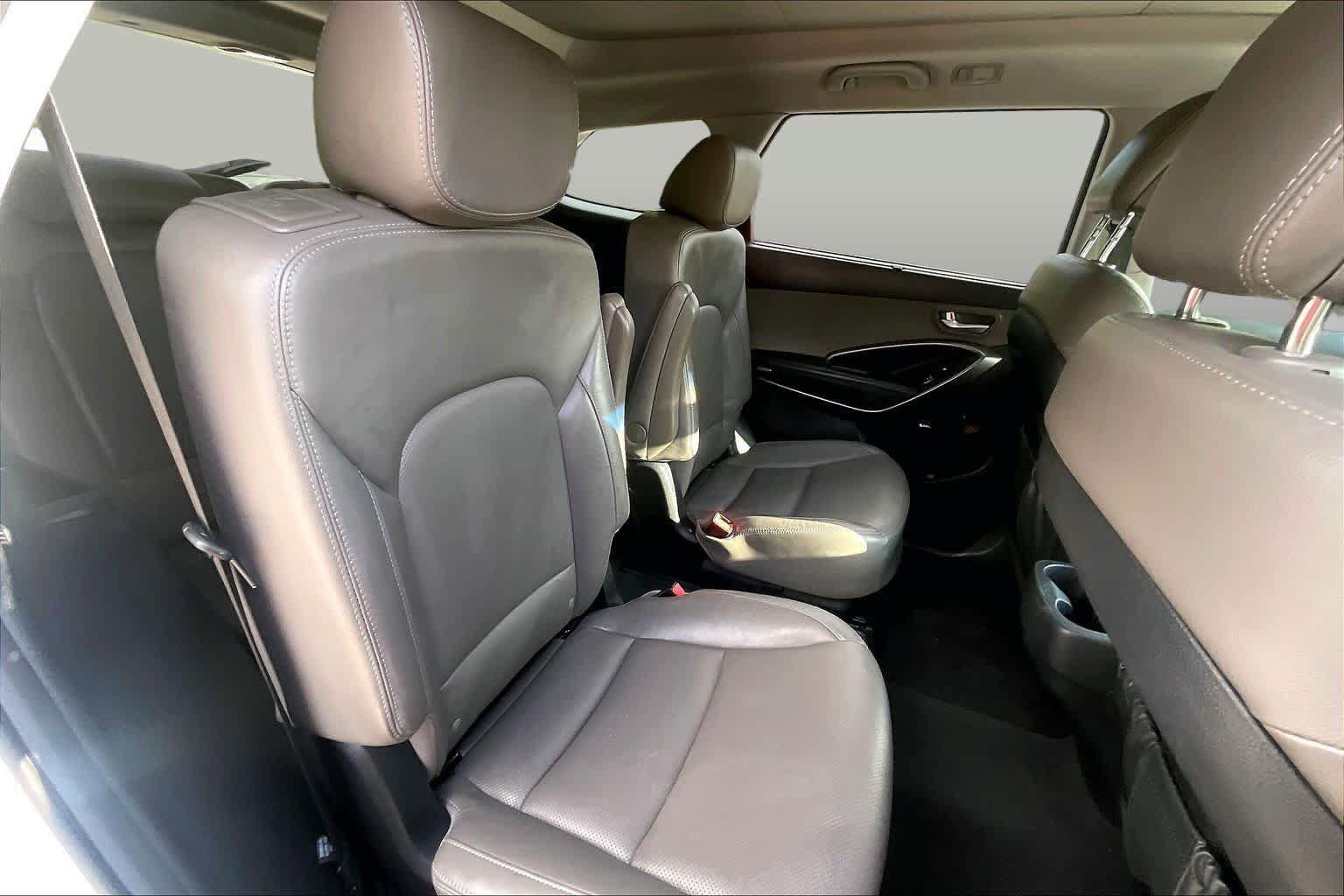 Used 2017 Hyundai Santa Fe Limited FWD image 17