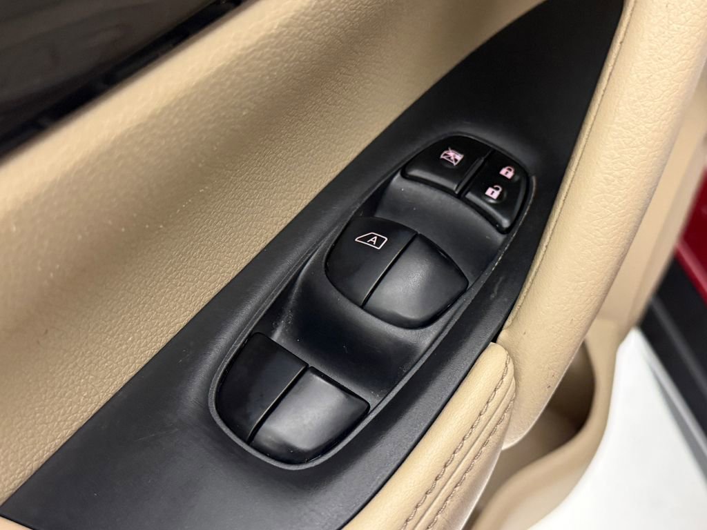 Used 2019 Nissan Rogue SV w/ Premium Package FWD image 19
