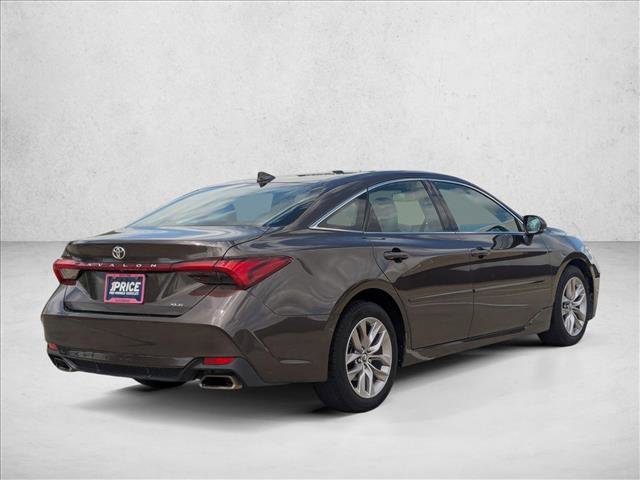 Used 2019 Toyota Avalon XLE w/ Moonroof Package image 5