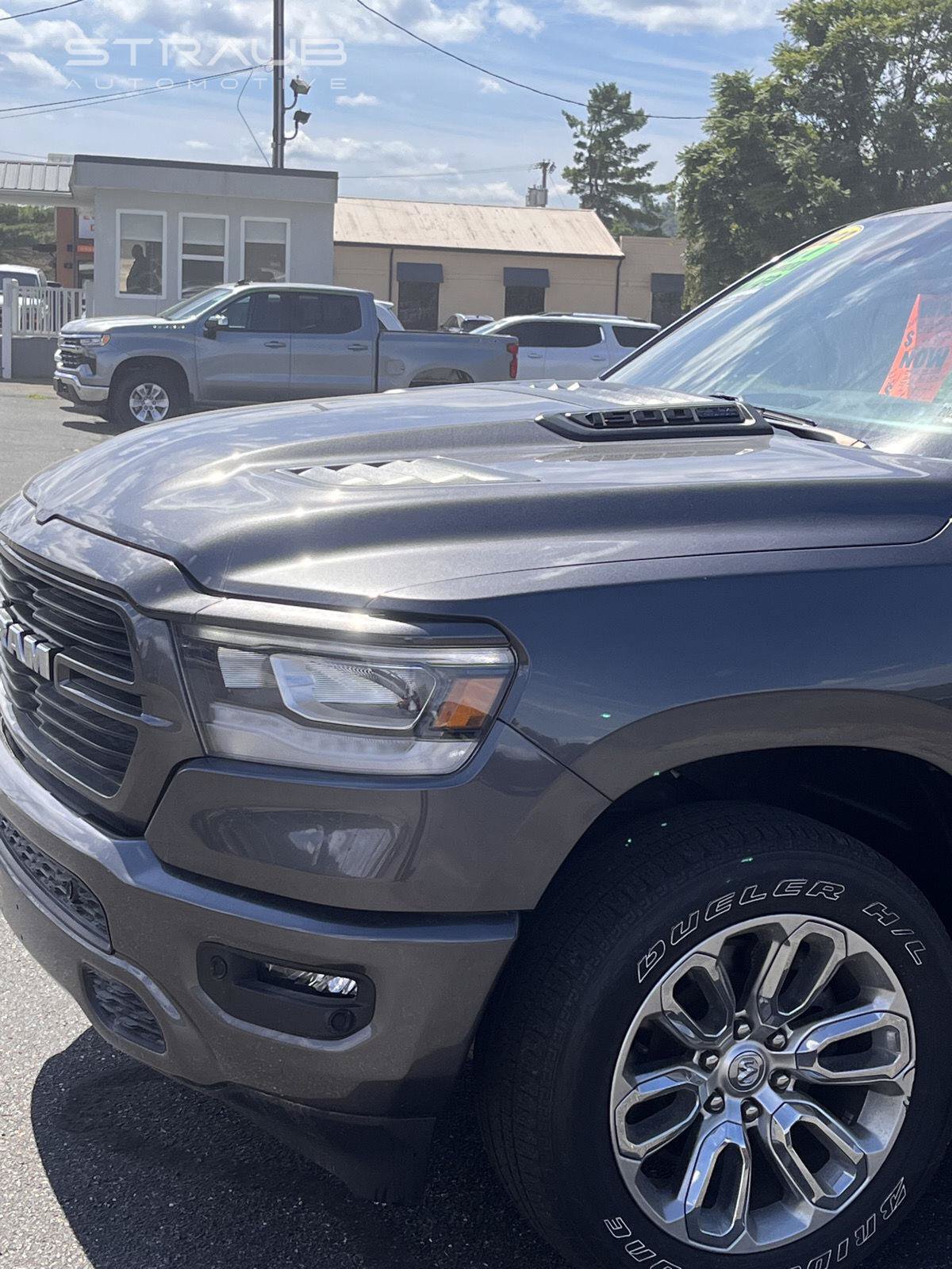 Used 2023 RAM 1500 Laramie AWD/4WD image 4