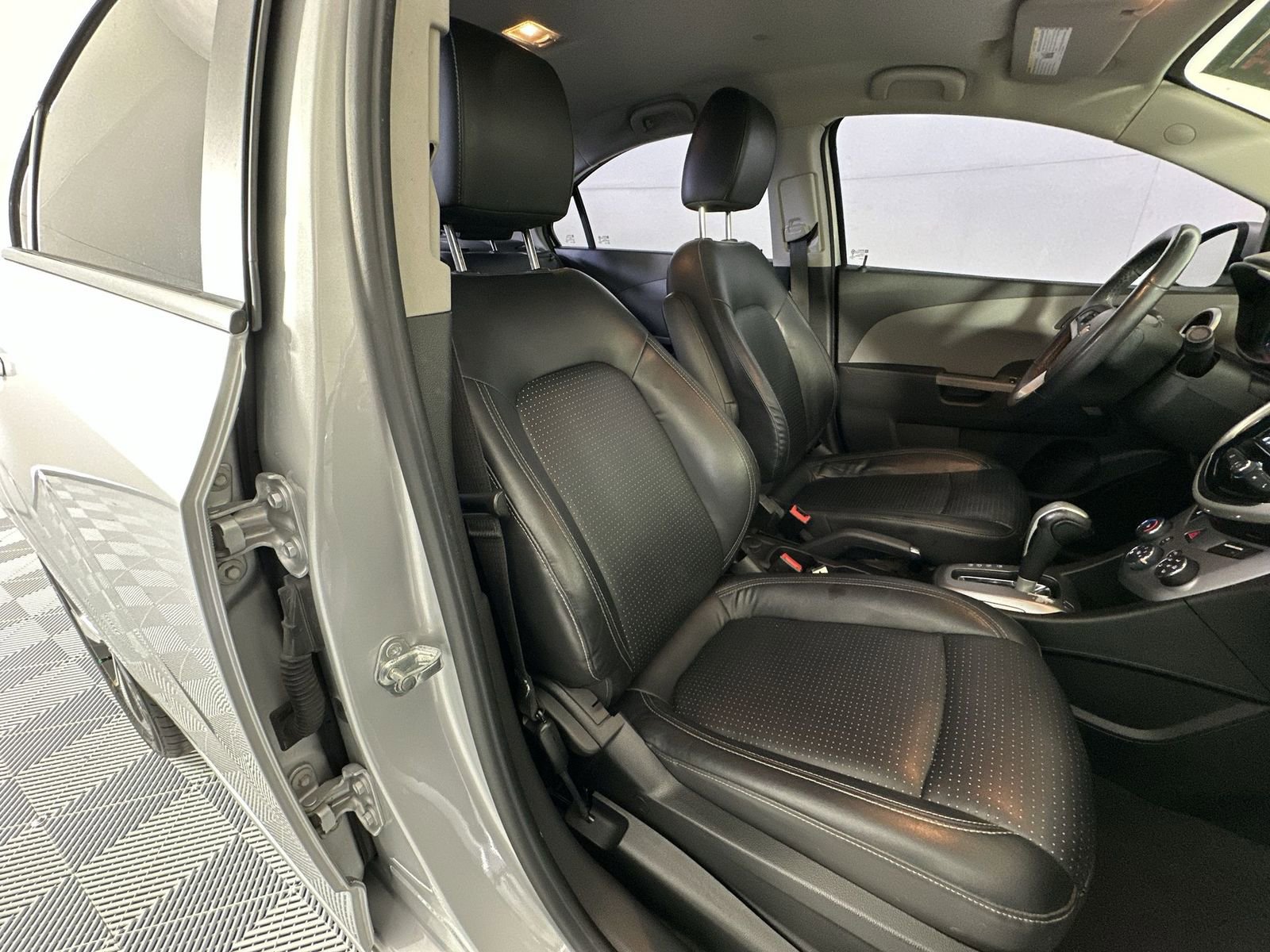 Used 2019 Chevrolet Sonic Premier FWD image 27