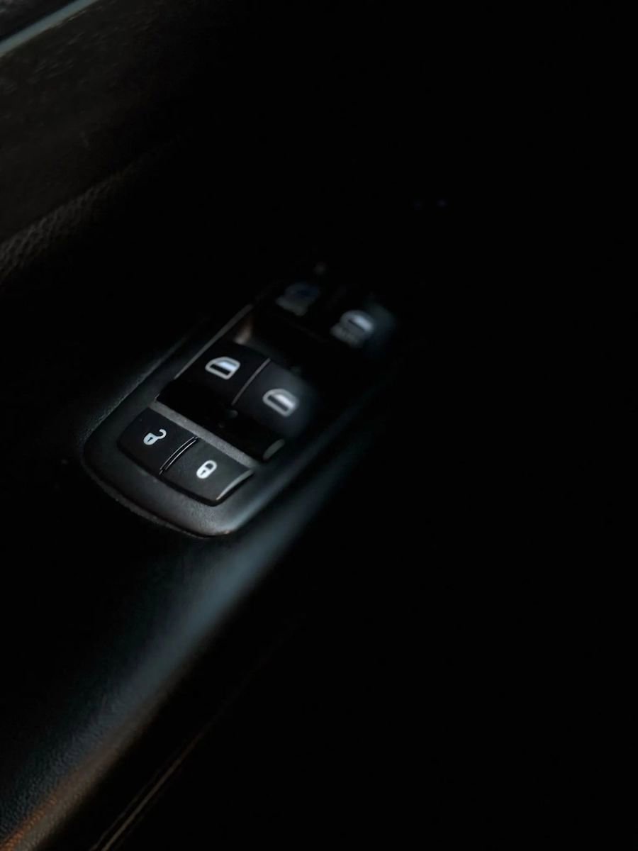 Used 2018 Jeep Grand Cherokee Altitude image 31