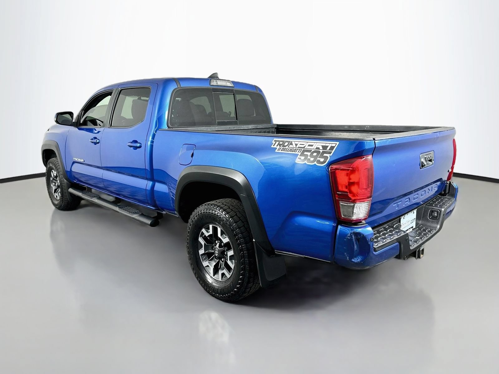Used 2017 Toyota Tacoma TRD Off-Road w/ Premium & Technology Package AWD/4WD image 6
