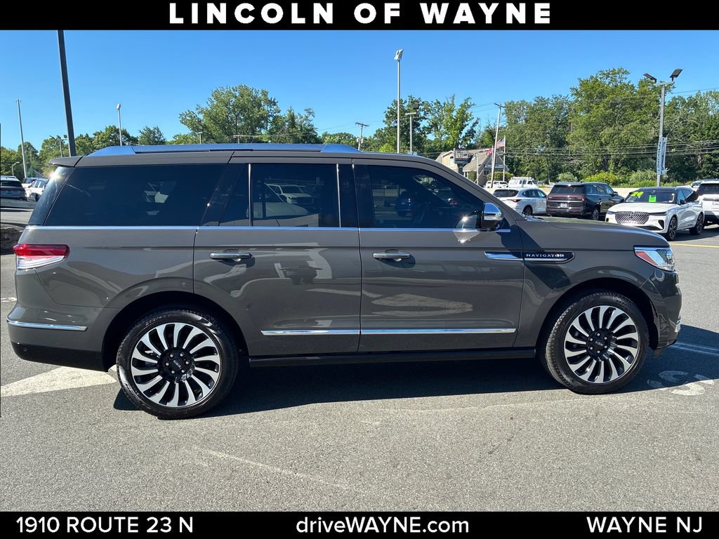 Certified 2024 Lincoln Navigator Black Label AWD/4WD image 9