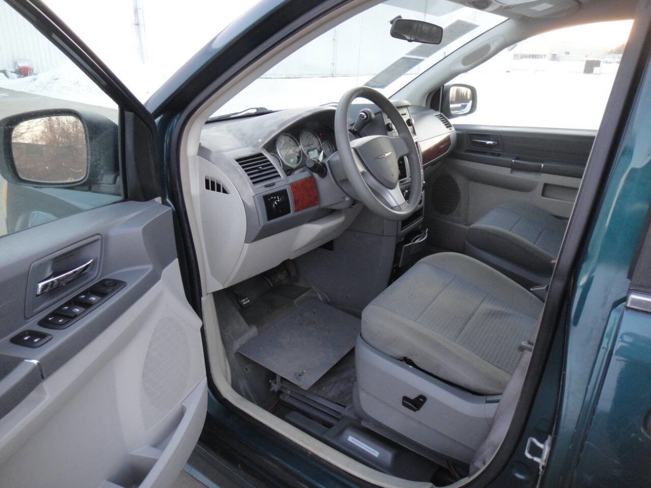 Used 2009 Chrysler Town & Country LX w/ PWR Convenience Group image 13