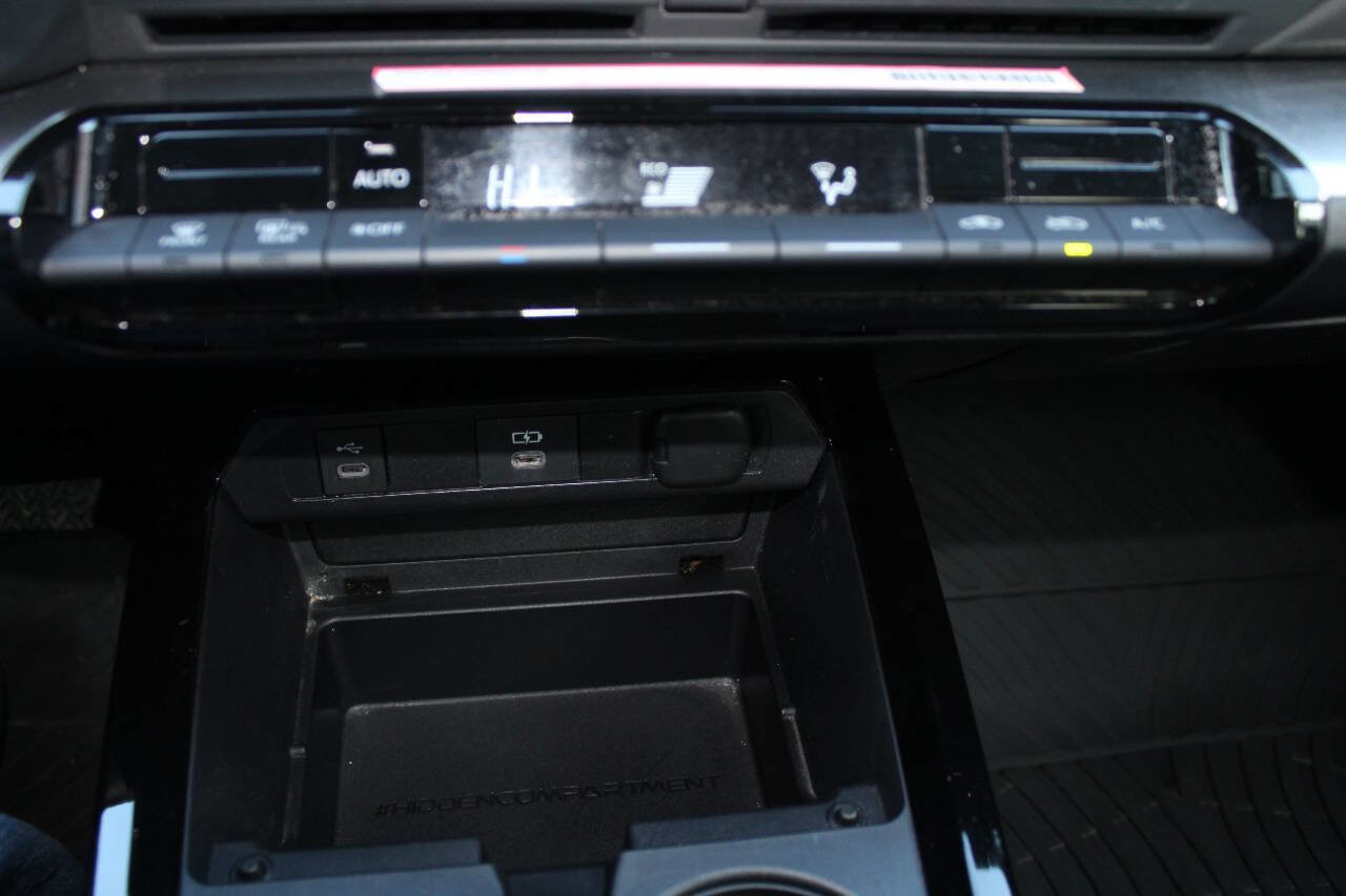 Used 2024 Toyota Prius LE image 12