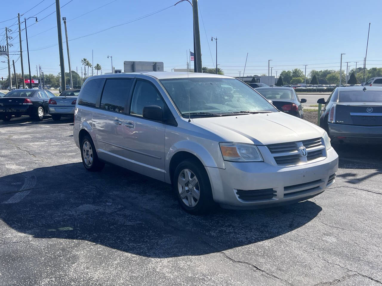 Used 2009 Dodge Grand Caravan SE w/ Climate Group image 2