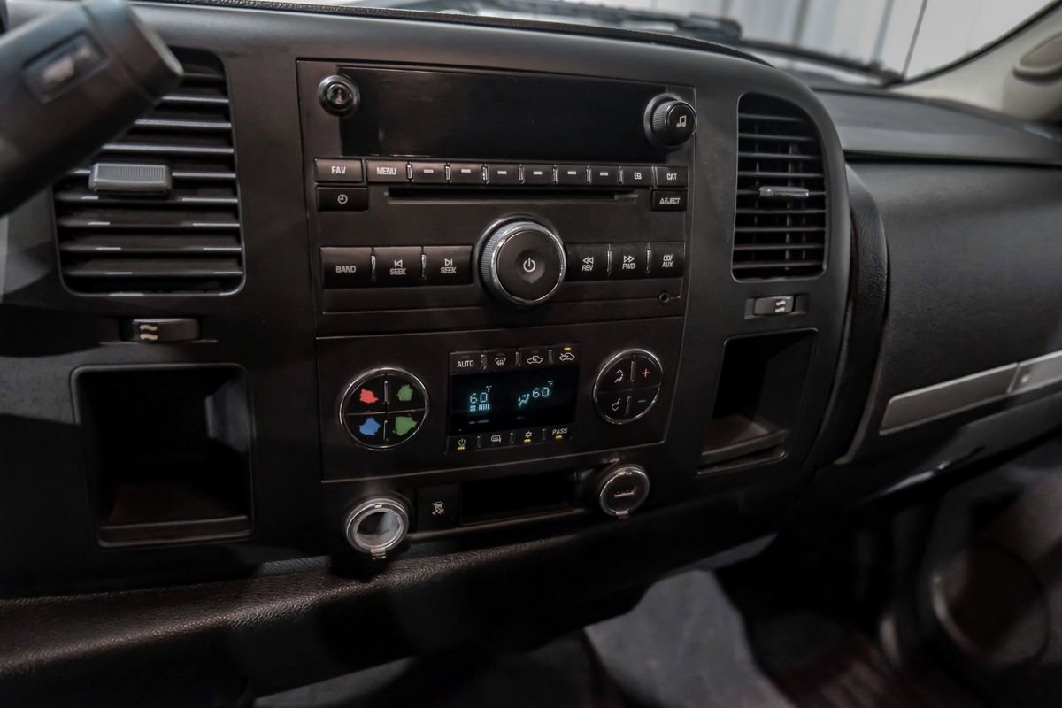 Used 2010 Chevrolet Silverado 1500 LT w/ Regional Value Package image 22