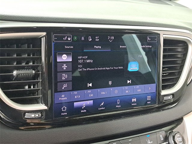 Used 2023 Chrysler Pacifica Touring-L image 27