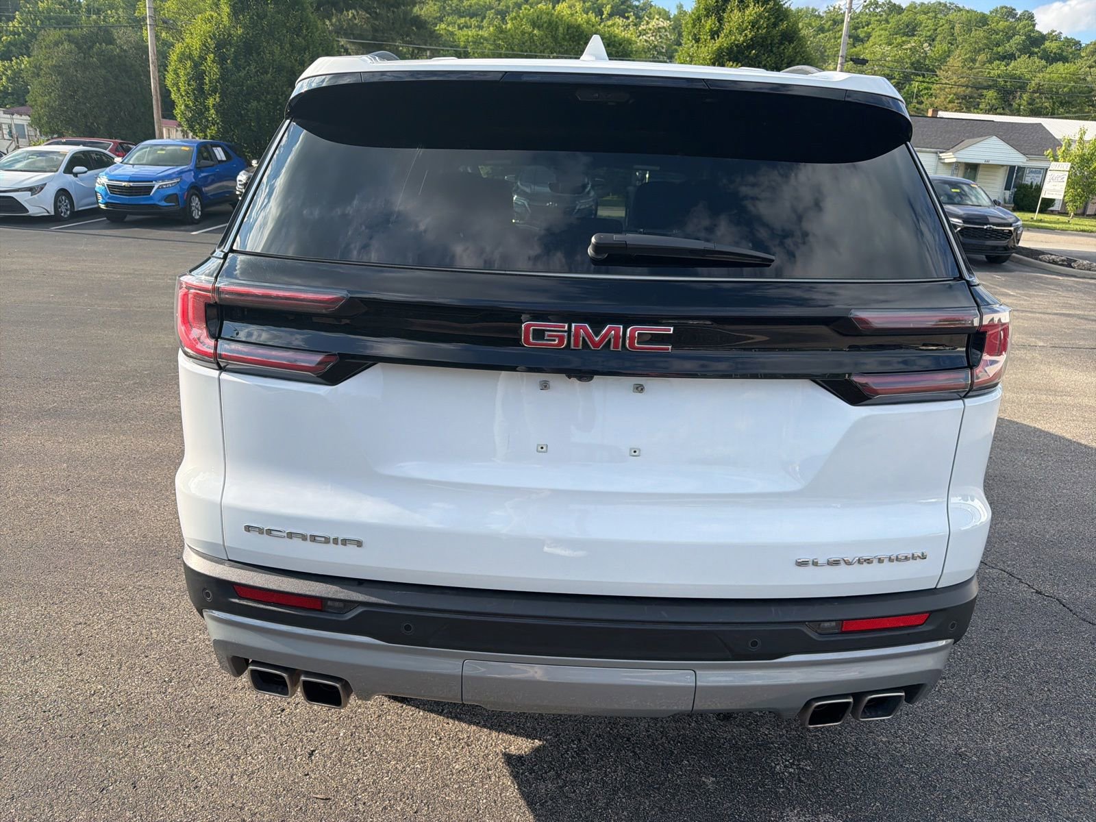 Used 2026 GMC Acadia Elevation w/ Elevation Premium Package FWD image 4