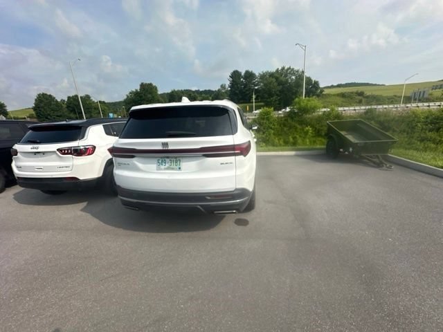 Used 2025 Buick Enclave Preferred AWD/4WD image 28