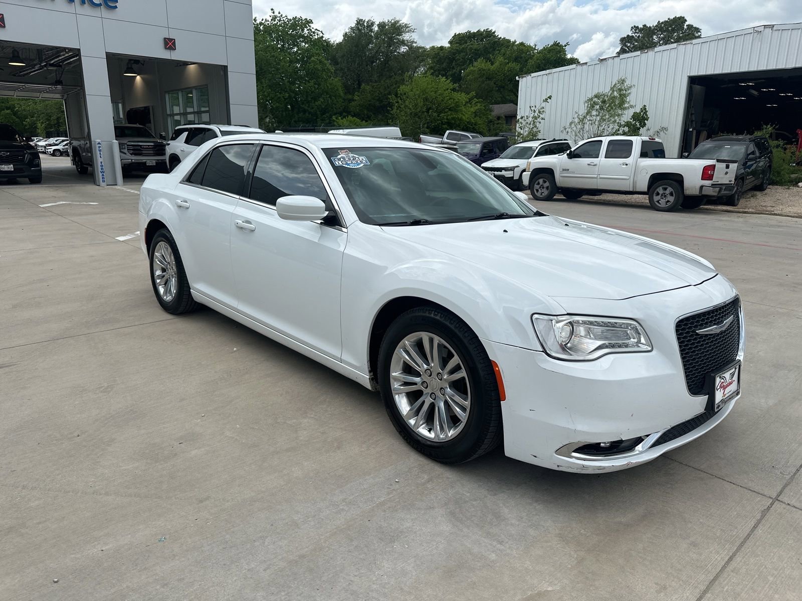 Used 2018 Chrysler 300 Touring L image 7