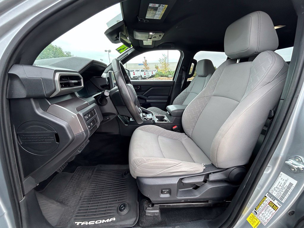 Used 2024 Toyota Tacoma SR5 AWD/4WD image 12