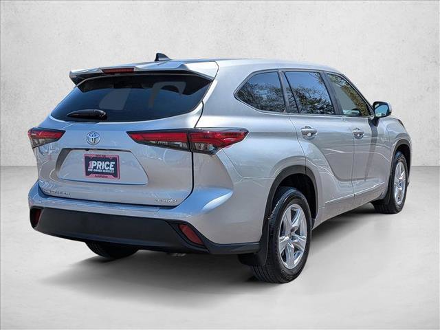 Used 2023 Toyota Highlander LE AWD/4WD image 5