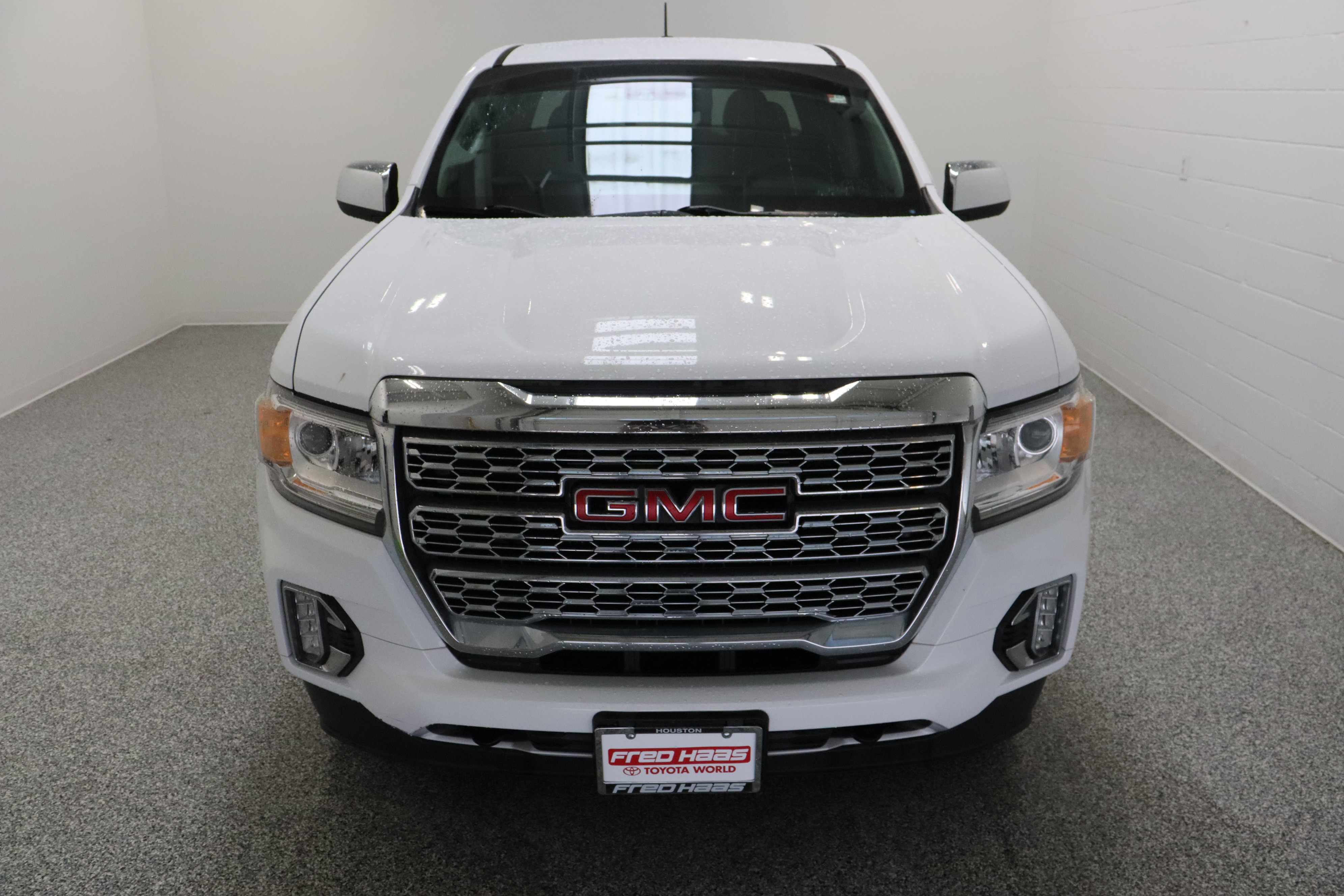 Used 2022 GMC Canyon Denali RWD image 3