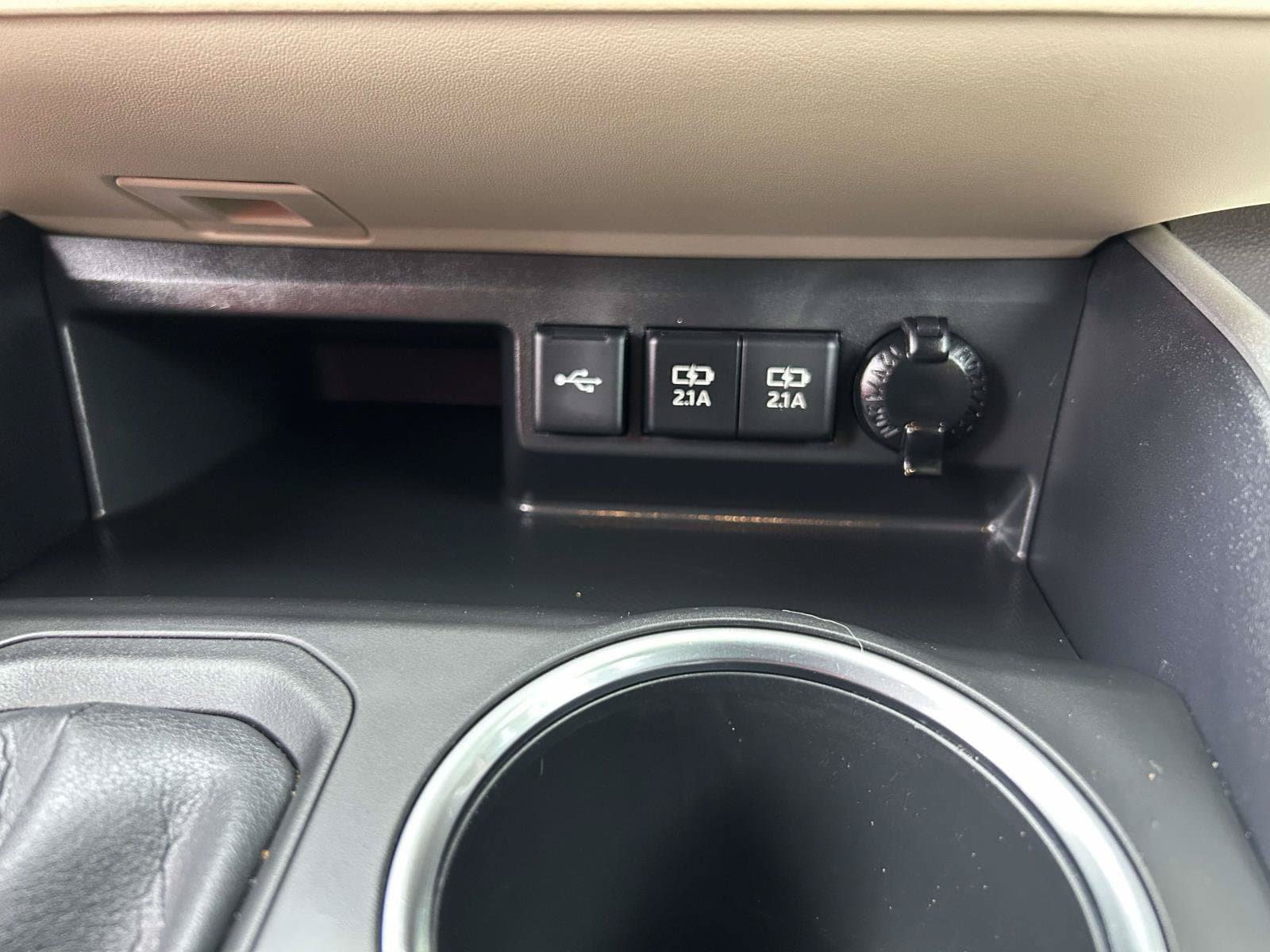 Used 2020 Toyota Highlander XLE FWD image 27