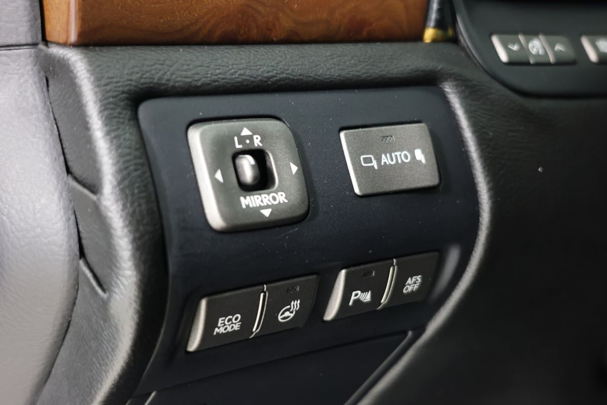 Used 2010 Lexus LS 460 RWD image 24