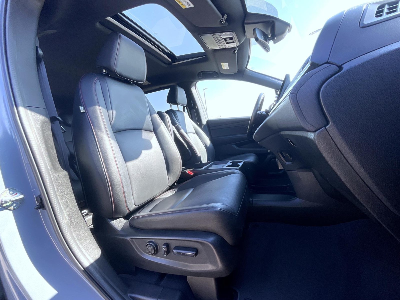 Used 2025 Honda Odyssey Sport-L image 16
