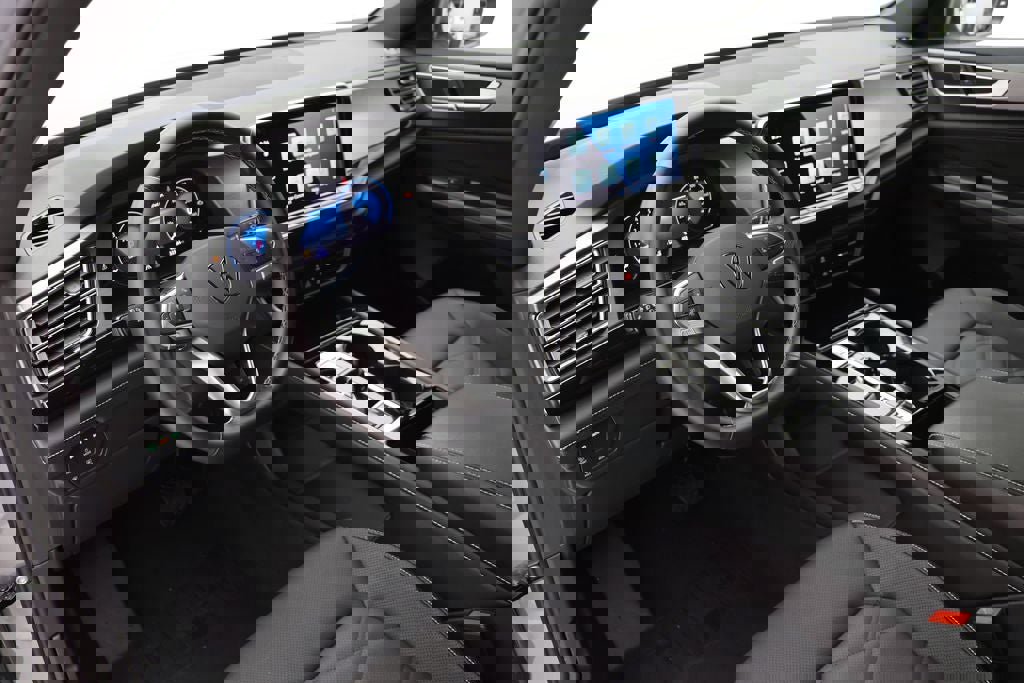 Used 2025 Volkswagen Atlas Cross Sport SE image 15