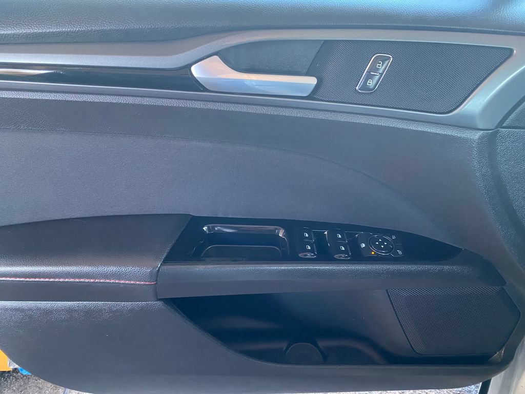 Used 2016 Ford Fusion SE FWD image 30