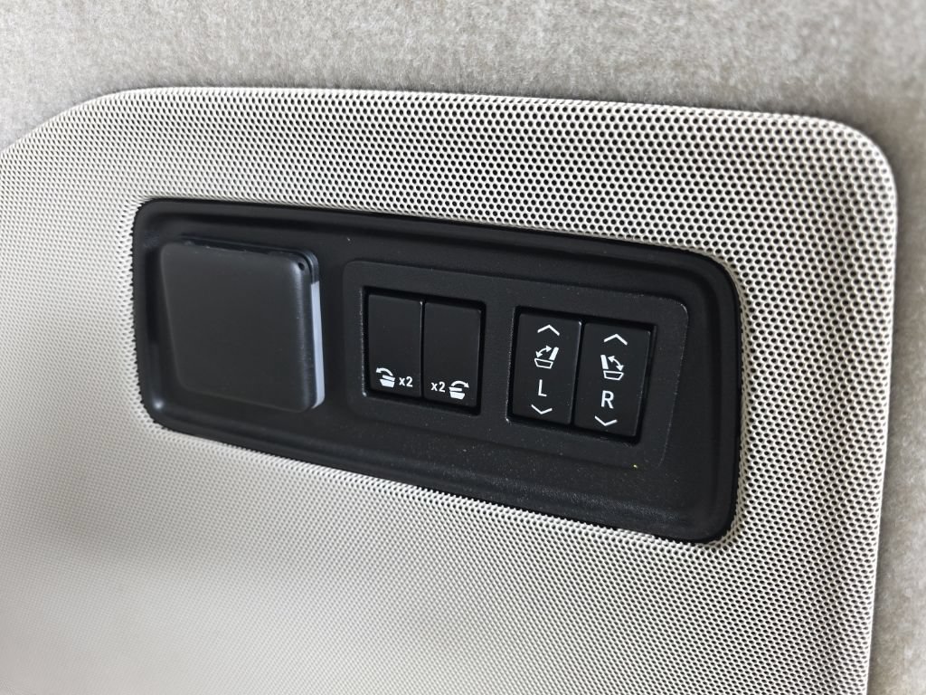 Used 2022 Cadillac Escalade Premium Luxury Platinum AWD/4WD image 34