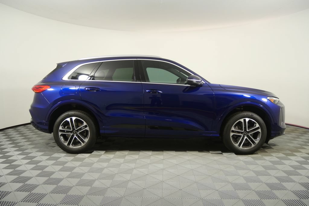 Used 2025 Audi Q5 Premium AWD/4WD image 2