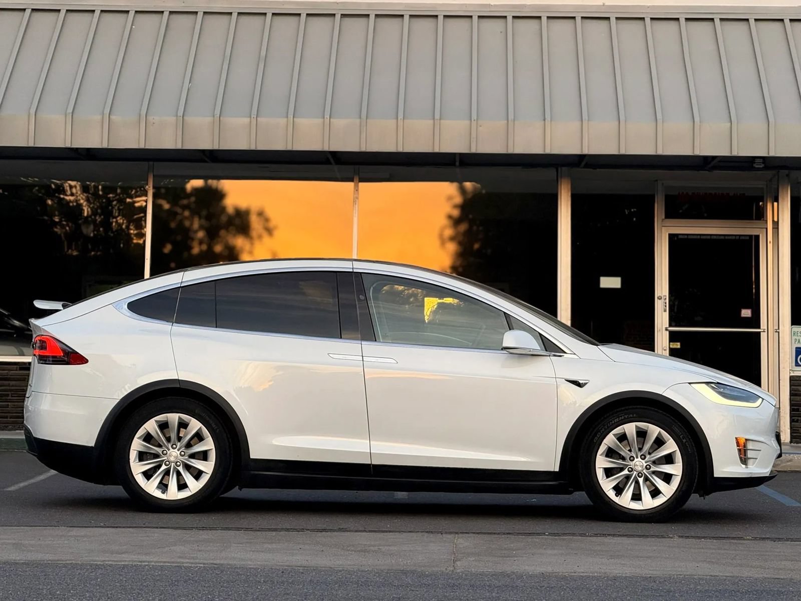 Used 2018 Tesla Model X 100D AWD/4WD image 5