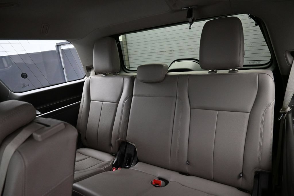 Used 2019 Ford Expedition XLT w/ Equipment Group 202A RWD image 38