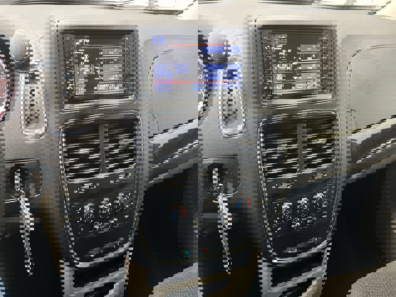 Used 2018 Dodge Grand Caravan SE image 15