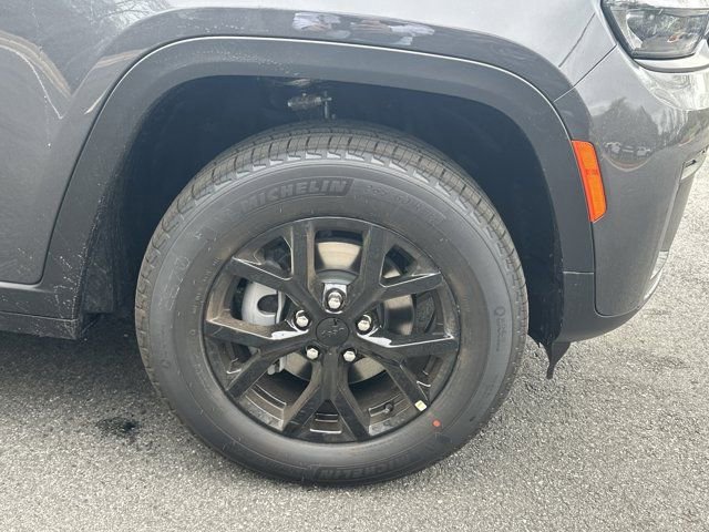 New 2026 Jeep Grand Cherokee Laredo image 12