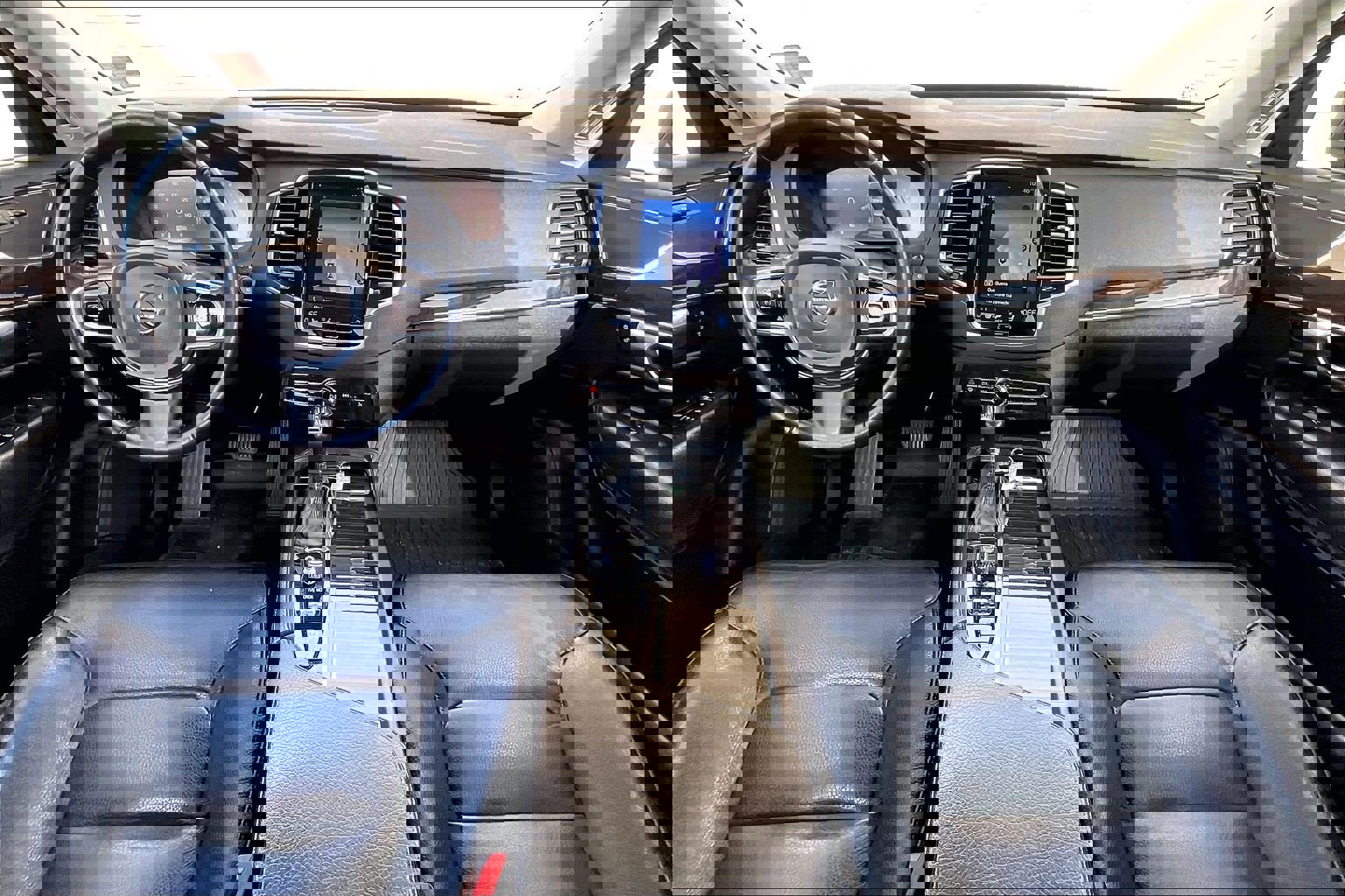 Used 2018 Volvo XC90 T6 Momentum w/ Convenience Package image 15