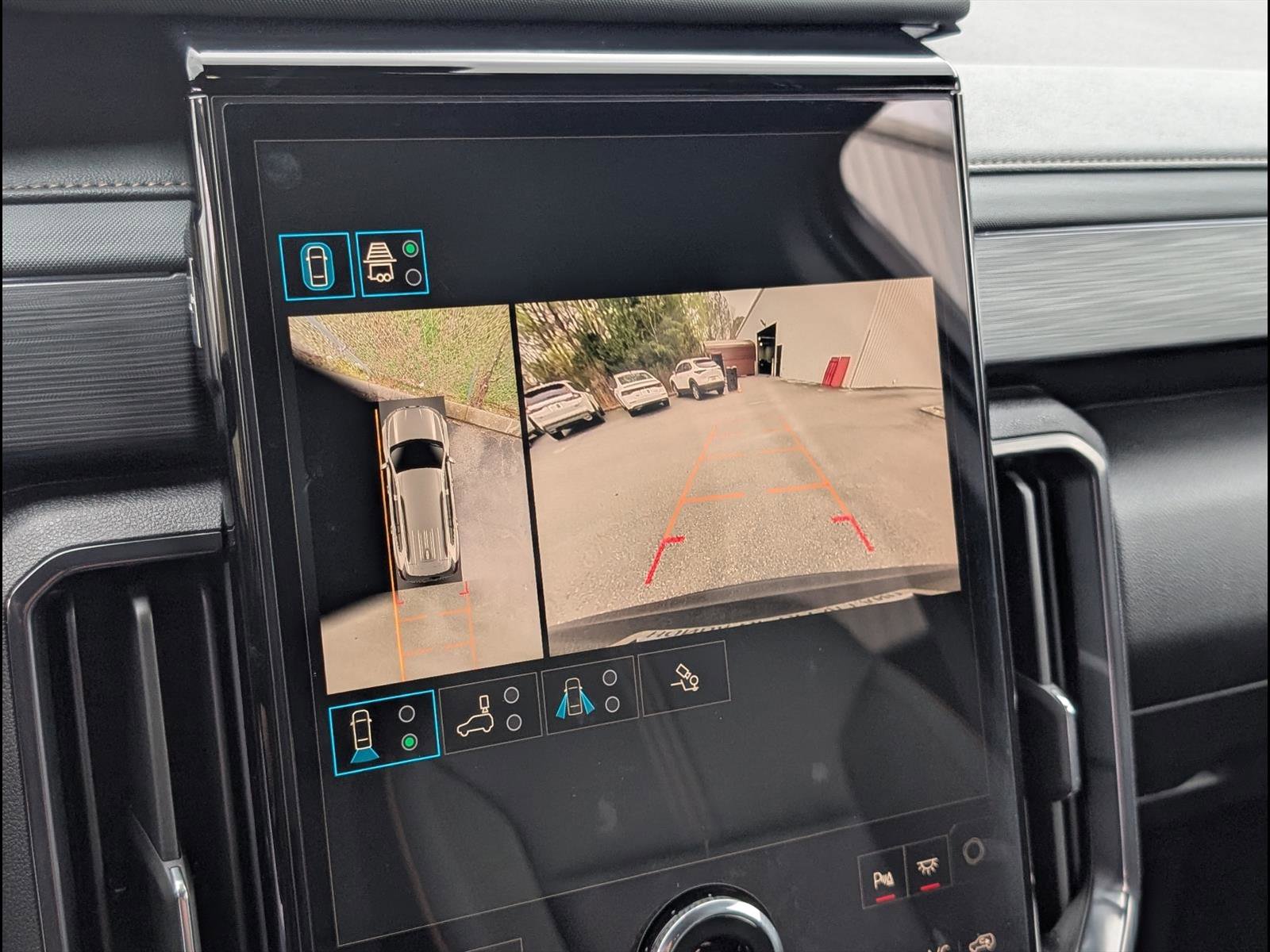 Used 2026 GMC Acadia AT4 w/ Super Cruise Package image 12