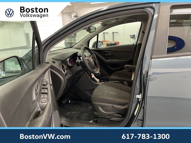 Used 2022 Chevrolet Trax LS w/ Tint and Cruise Package image 9