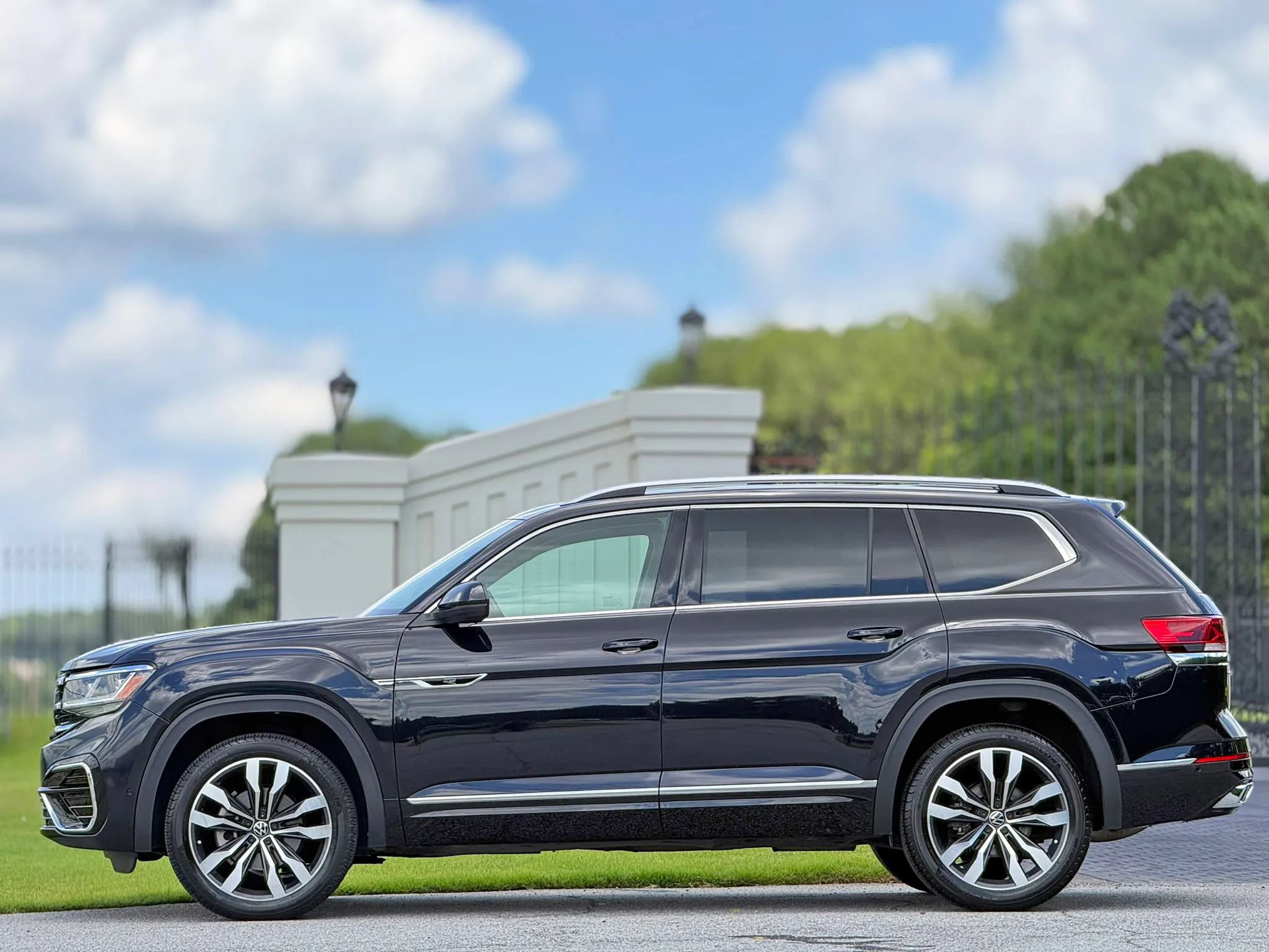 Used 2022 Volkswagen Atlas SEL Premium AWD/4WD image 7