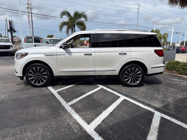 Used 2018 Lincoln Navigator Select w/ Technology Package AWD/4WD image 4