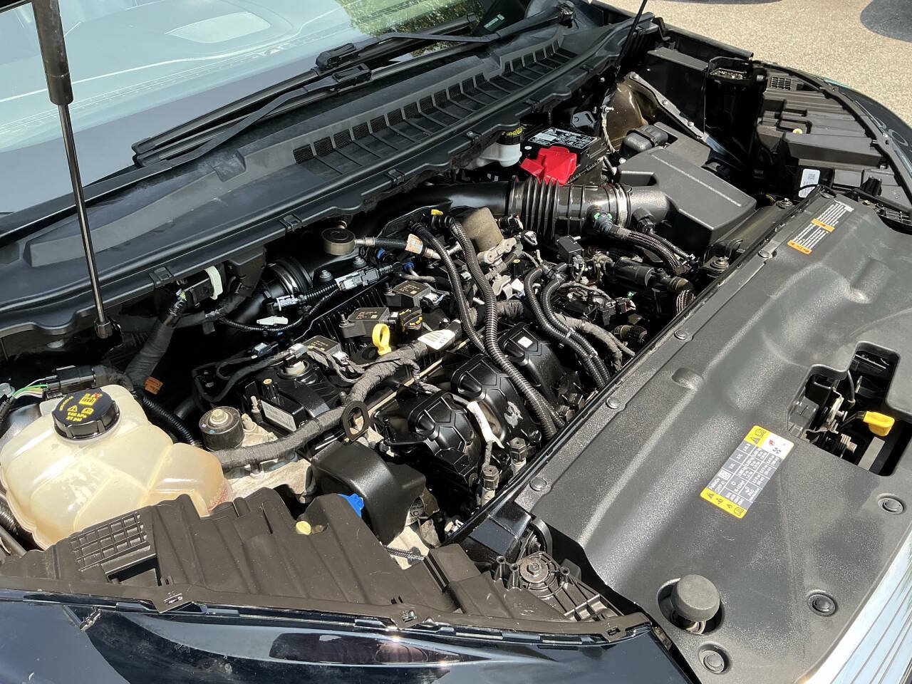 Used 2019 Ford Edge Titanium w/ Equipment Group 301A AWD/4WD image 29
