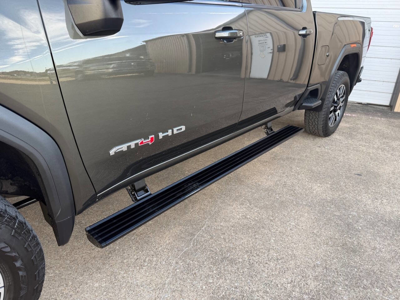 Used 2023 GMC Sierra 2500 AT4 image 10