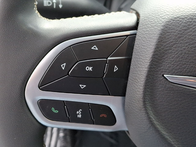 Used 2024 Chrysler Pacifica Touring-L FWD image 23
