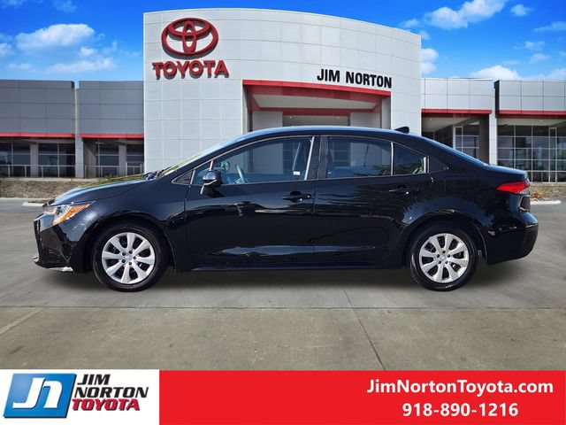 Used 2025 Toyota Corolla LE FWD image 4