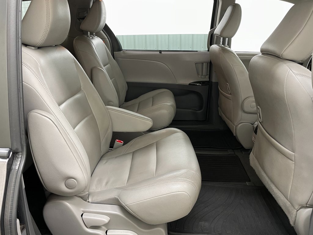 Used 2019 Toyota Sienna XLE image 44